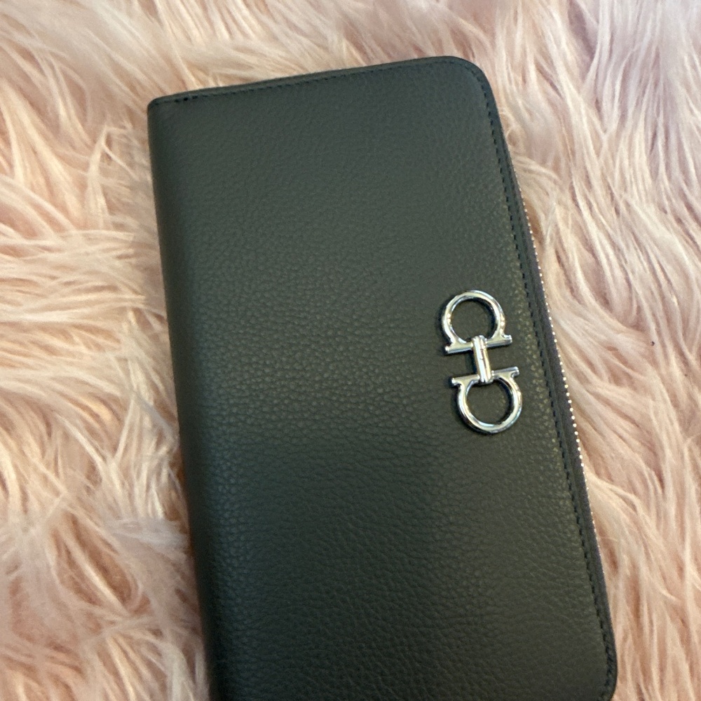 Brand New!! NWT Ferragamo Wallet